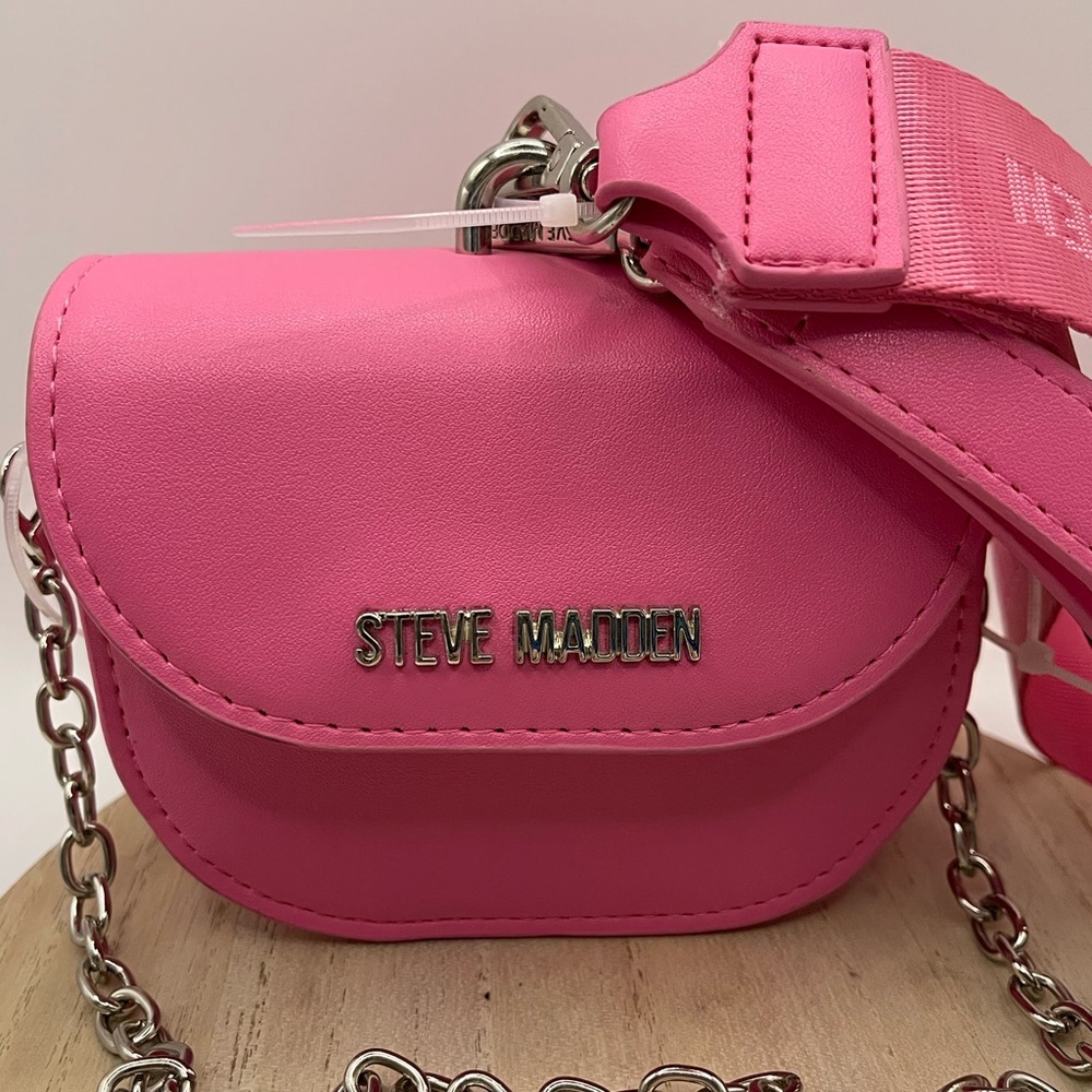 STEVE MADDEN BWALDO - Bright Pink Wristlet with two Straps